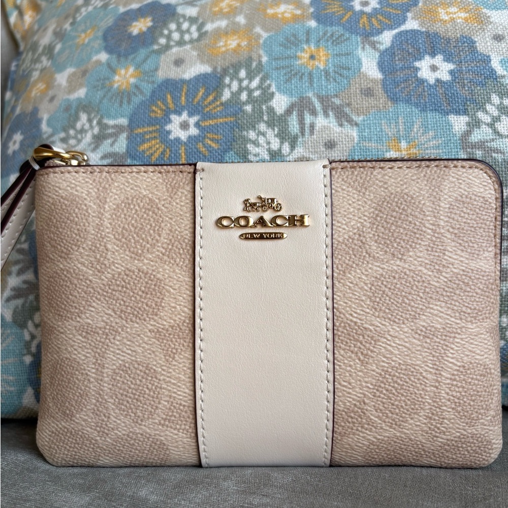 Coach Corner Zip Wristlet in Signature canvas